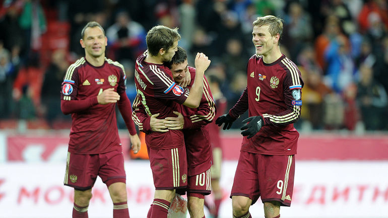 Понедельник. Москва. Тушино. Россия - Черногория - 2:0. Сергей ИГНАШЕВИЧ, Дмитрий КОМБАРОВ, Алан ДЗАГОЕВ и Александр КОКОРИН (слева направо) радуются успеху. Фото Алексей ИВАНОВ, Понедельник. Москва. Тушино. Россия - Черногория - 2:0. Сергей ИГНАШЕВИЧ, Дмитрий КОМБАРОВ, Алан ДЗАГОЕВ и Александр КОКОРИН (слева направо) радуются успеху. Фото Алексей ИВАНОВ,