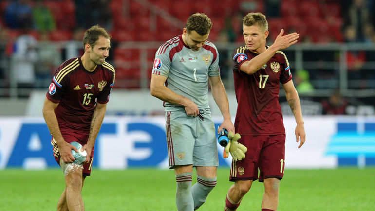 5 сентября 2014 года. Москва. Тушино. Россия - Швеция - 1:0. Роман ШИРОКОВ, Игорь АКИНФЕЕВ и Олег ШАТОВ сдержанно отреагировали на победу. Фото Никита УСПЕНСКИЙ, 5 сентября 2014 года. Москва. Тушино. Россия - Швеция - 1:0. Роман ШИРОКОВ, Игорь АКИНФЕЕВ и Олег ШАТОВ сдержанно отреагировали на победу. Фото Никита УСПЕНСКИЙ,