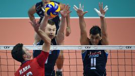 Иван ЗАЙЦЕВ (второй слева) стал самым результативным игроком в составе сборной Италии, а Егор КЛЮКА (слева) - в составе российской команды.