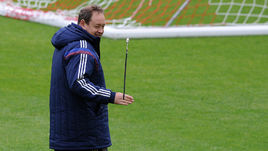 Главный тренер сборной России Леонид СЛУЦКИЙ.