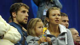 Дмитрий КОМБАРОВ с дочкой Ульяной и супругой Татьяной на матче ЦСКА.