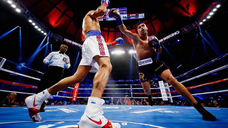Суббота. Нью-Йорк. Геннадий ГОЛОВКИН уходит от удара Давида ЛЕМЬЕ. Фото REUTERS Суббота. Нью-Йорк. Геннадий ГОЛОВКИН уходит от удара Давида ЛЕМЬЕ. Фото REUTERS
