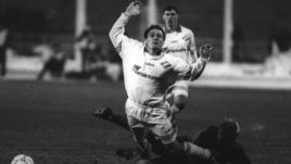 1 ноября 1995 года. Москва. "Спартак" - "Русенборг" - 4:1. В том сезоне "Спартак" Дмитрия АЛЕНИЧЕВА и Ильи ЦЫМБАЛАРЯ одержал шесть из шести побед в групповом турнире.