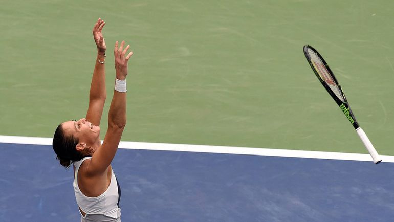12 сентября. Нью-Йорк. Чемпионка US Open Флавия ПЕННЕТТА: победа! Фото AFP 12 сентября. Нью-Йорк. Чемпионка US Open Флавия ПЕННЕТТА: победа! Фото AFP