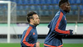 Вчера. Санкт-Петербург. Матье ВАЛЬБУЭНА (слева) на тренировке