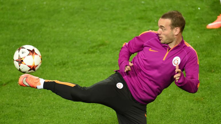 Весли СНАЙДЕР продлил контракт с Весли СНАЙДЕР продлил контракт с