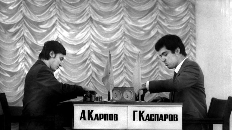 Анатолий КАРПОВ (слева) и Гарри КАСПАРОВ. Фото Борис ДОЛМАТОВСКИЙ Анатолий КАРПОВ (слева) и Гарри КАСПАРОВ. Фото Борис ДОЛМАТОВСКИЙ