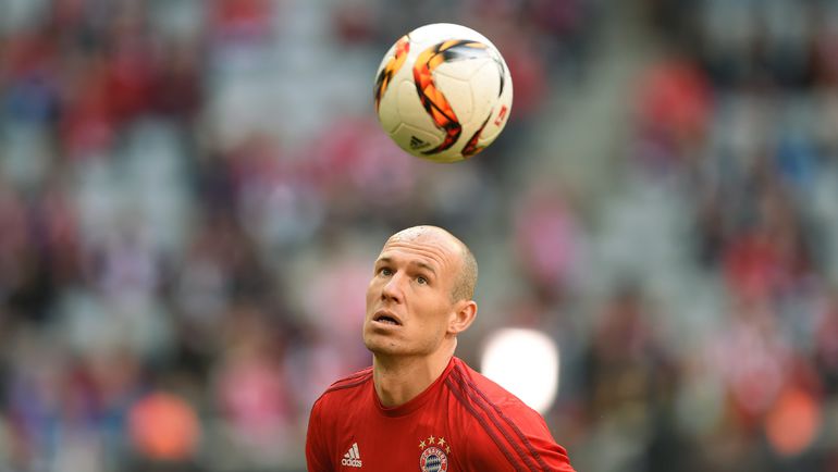 Арьен РОББЕН в игре против Арьен РОББЕН в игре против