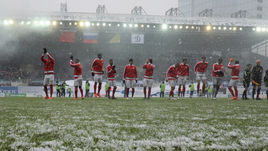 Какой футбол нам нужен: зимний или летний?