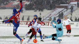 Какой футбол нам нужен: зимний или летний?