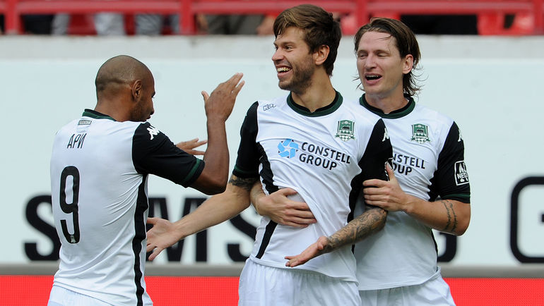 Федор СМОЛОВ (в центре) и Стефан СТРАНДБЕРГ отлично вписались в игру Федор СМОЛОВ (в центре) и Стефан СТРАНДБЕРГ отлично вписались в игру