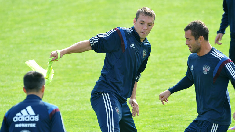 Кажется, Артем ДЗЮБА скоро потеснит Александра КЕРЖАКОВА в сердцах болельщиков из Санкт-Петербурга. Фото Александр ФЕДОРОВ, Кажется, Артем ДЗЮБА скоро потеснит Александра КЕРЖАКОВА в сердцах болельщиков из Санкт-Петербурга. Фото Александр ФЕДОРОВ,