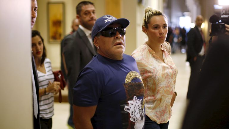 3 мая 2015 года. Диего МАРАДОНА и Росио ОЛИВА (справа). Фото REUTERS 3 мая 2015 года. Диего МАРАДОНА и Росио ОЛИВА (справа). Фото REUTERS