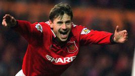 19 ноября 1994 года. Андрей КАНЧЕЛЬСКИС празднует гол в ворота "Кристал Пэлас".