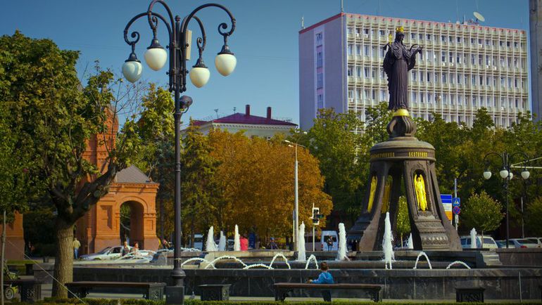 Архитектурный ансамбль на бульваре улица Красная: Александровская арка и памятник Святой Екатерине. Фото wikipedia.org Архитектурный ансамбль на бульваре улица Красная: Александровская арка и памятник Святой Екатерине. Фото wikipedia.org