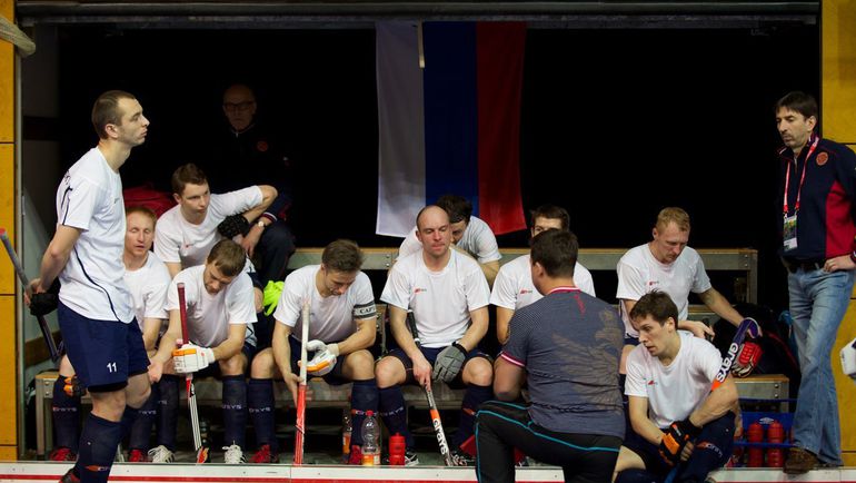 На прошлом чемпионате мира в январе 2015 подопечные Владислава Кузнецова(спиной на этом снимке), неожиданно проиграли сборной Ирана и сумели стать лишь пятыми. На прошлом чемпионате мира в январе 2015 подопечные Владислава Кузнецова(спиной на этом снимке), неожиданно проиграли сборной Ирана и сумели стать лишь пятыми.