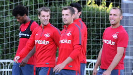 Братья КОМБАРОВЫ и Денис ГЛУШАКОВ вряд ли могут чувствовать себя спокойно.