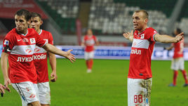 Дмитрий КОМБАРОВ и Денис ГЛУШАКОВ уже летом могут сменить красно-белые цвета.