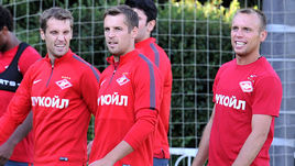 Дмитрий КОМБАРОВ, Кирилл КОМБАРОВ и Денис ГЛУШАКОВ.