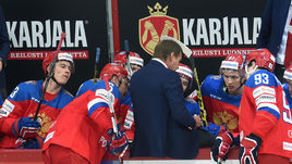 Четверг. Хельсинки. Финляндия – Россия – 2:1. Команда Олега ЗНАРКА (в центре) уступила хозяевам Кубка