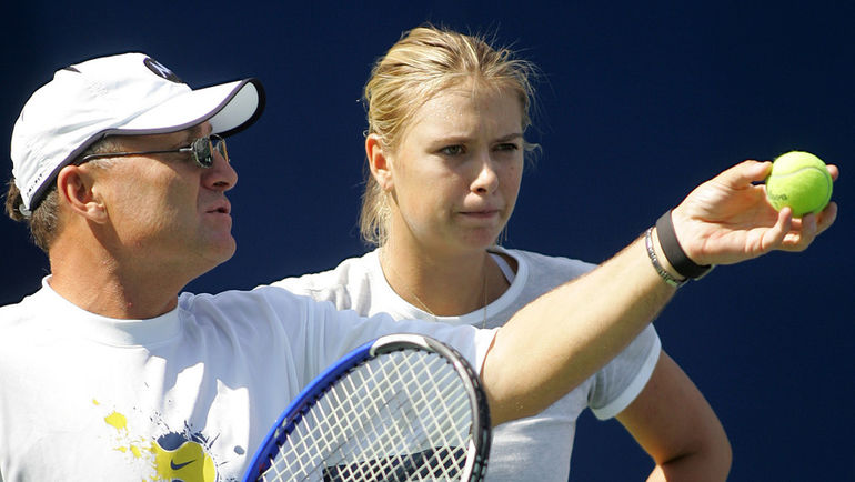 Мария ШАРАПОВА (справа) и отцом Юрием. Фото AFP Мария ШАРАПОВА (справа) и отцом Юрием. Фото AFP