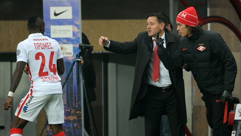 Квинси ПРОМЕС получает указания от Дмитрия АЛЕНИЧЕВА. Фото Алексей ИВАНОВ, Квинси ПРОМЕС получает указания от Дмитрия АЛЕНИЧЕВА. Фото Алексей ИВАНОВ,