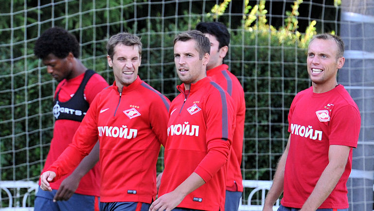 Кирилл КОМБАРОВ, Дмитрий КОМБАРОВ и Денис ГЛУШАКОВ не исключено, что окажутся в другом клубе. Фото Алексей ИВАНОВ, Кирилл КОМБАРОВ, Дмитрий КОМБАРОВ и Денис ГЛУШАКОВ не исключено, что окажутся в другом клубе. Фото Алексей ИВАНОВ,