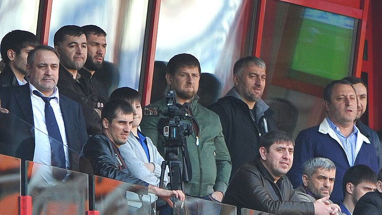 Рамзан КАДЫРОВ (в центре). Фото Татьяна ДОРОГУТИНА Рамзан КАДЫРОВ (в центре). Фото Татьяна ДОРОГУТИНА