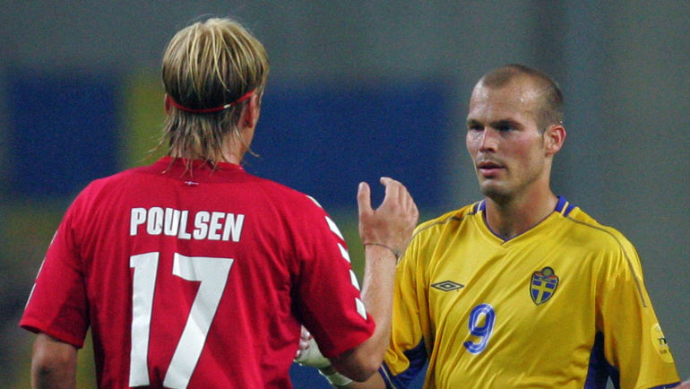 22 июня 2004 года. Порту. Дания – Швеция – 2:2. Знаменитая ничья, благодаря которой обе сборные вышли в 1/4 финала Euro-2004. Фото AFP 22 июня 2004 года. Порту. Дания – Швеция – 2:2. Знаменитая ничья, благодаря которой обе сборные вышли в 1/4 финала Euro-2004. Фото AFP