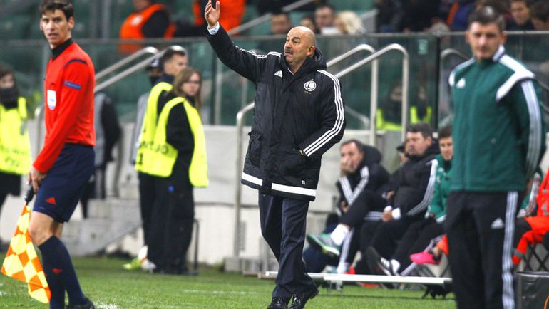 Станислав ЧЕРЧЕСОВ во время матча Лиги Европы Станислав ЧЕРЧЕСОВ во время матча Лиги Европы