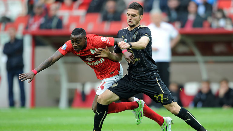 Магомед ОЗДОЕВ (справа) против Квинси ПРОМЕСА. Фото Алексей ИВАНОВ, Магомед ОЗДОЕВ (справа) против Квинси ПРОМЕСА. Фото Алексей ИВАНОВ,