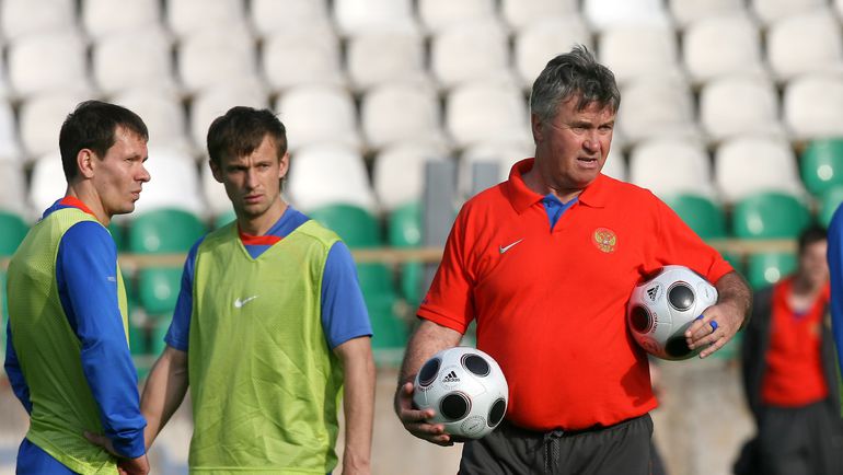 Май 2008 года. Москва. Константин ЗЫРЯНОВ, Сергей СЕМАК и Гус ХИДДИНК на тренировке сборной России. Фото Татьяна ДОРОГУТИНА Май 2008 года. Москва. Константин ЗЫРЯНОВ, Сергей СЕМАК и Гус ХИДДИНК на тренировке сборной России. Фото Татьяна ДОРОГУТИНА
