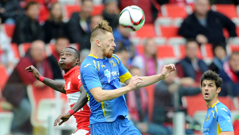 Иван НОВОСЕЛЬЦЕВ (в центре) против Квинси ПРОМЕСА. Фото Алексей ИВАНОВ, Иван НОВОСЕЛЬЦЕВ (в центре) против Квинси ПРОМЕСА. Фото Алексей ИВАНОВ,