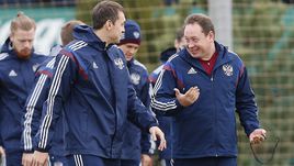 Сегодня. Краснодар. Леонид СЛУЦКИЙ (справа) и Артем ДЗЮБА выделяются в сборной России, по мнению главного тренера португальцев Фернанду Сантуша.