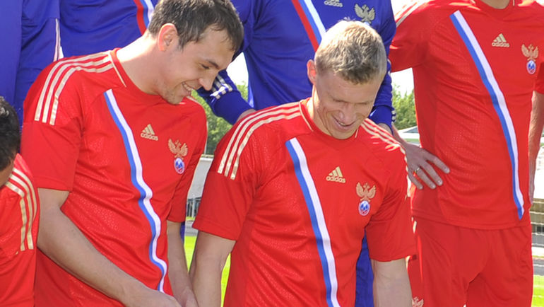 Май 2012 года. Москва. Артем ДЗЮБА и Павел ПОГРЕБНЯК на тренировке сборной России перед Euro-2012. Фото Александр ФЕДОРОВ, Май 2012 года. Москва. Артем ДЗЮБА и Павел ПОГРЕБНЯК на тренировке сборной России перед Euro-2012. Фото Александр ФЕДОРОВ,