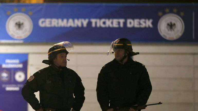 Пятница. Париж. Пятница. Париж.