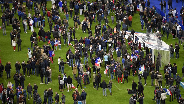 Пятница. Париж. Пятница. Париж.