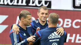 Алексей БЕРЕЗУЦКИЙ, Артем ДЗЮБА и Василий БЕРЕЗУЦКИЙ.