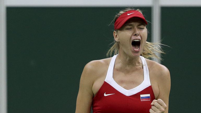 Воскресенье. Прага. Рывок Марии ШАРАПОВОЙ не помог сборной. Фото REUTERS Воскресенье. Прага. Рывок Марии ШАРАПОВОЙ не помог сборной. Фото REUTERS