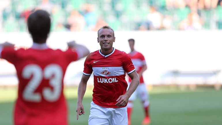 Дмитрий КОМБАРов и Денис ГЛУШАКОВ. Фото Александр СТУПНИКОВ, ФК Дмитрий КОМБАРов и Денис ГЛУШАКОВ. Фото Александр СТУПНИКОВ, ФК