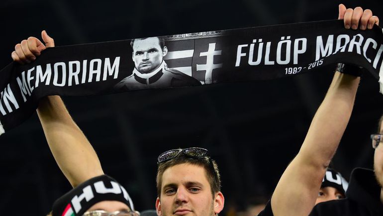 Памятный шарф в честь Мартона Фулопа. Фото AFP Памятный шарф в честь Мартона Фулопа. Фото AFP