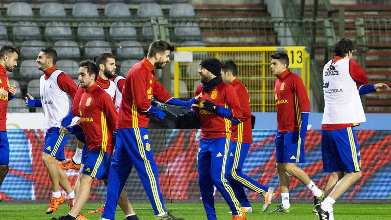 Футболисты сборной Испании ограничились лишь тренировками в Бельгии. Фото REUTERS Футболисты сборной Испании ограничились лишь тренировками в Бельгии. Фото REUTERS