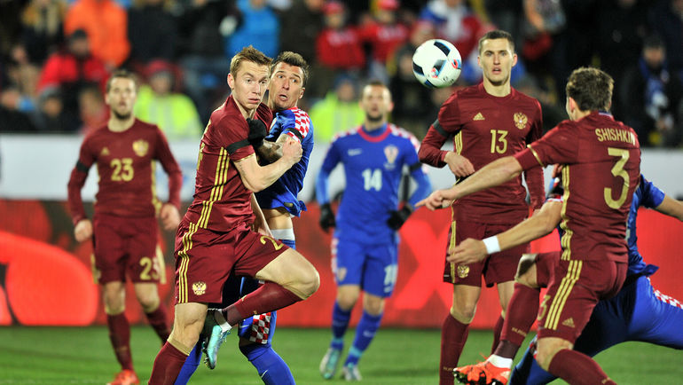 Андрей СЕМЕНОВ, Марио МАНДЖУКИЧ, Виктор ВАСИН и Роман ШИШКИН (слева направо). Фото Алексей ИВАНОВ, Андрей СЕМЕНОВ, Марио МАНДЖУКИЧ, Виктор ВАСИН и Роман ШИШКИН (слева направо). Фото Алексей ИВАНОВ,