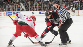 17 ноября. Руэн-Норанда. Александр ПРОТАПОВИЧ (слева) на вбрасывании против Николя РОЯ.
