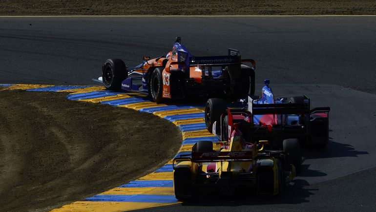 30 августа 2015 года. Сонома. Чарли КИМБАЛЛ, Михаил АЛЕШИН и Себастьян СААВЕДРА на трассе. Фото AFP 30 августа 2015 года. Сонома. Чарли КИМБАЛЛ, Михаил АЛЕШИН и Себастьян СААВЕДРА на трассе. Фото AFP