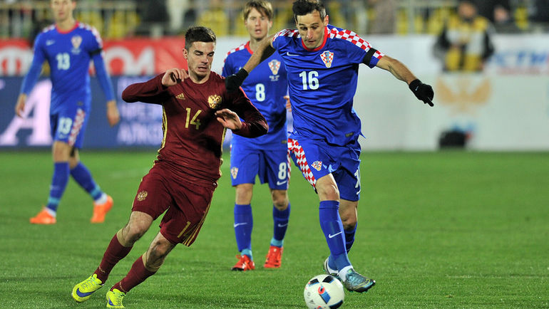 Артур ЮСУПОВ против нападающего хорватов Николы КАЛИНИЧА (16). Фото Алексей ИВАНОВ, Артур ЮСУПОВ против нападающего хорватов Николы КАЛИНИЧА (16). Фото Алексей ИВАНОВ,