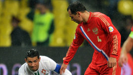 12 октября 2012 года. Москва. Отборочный матч ЧМ-2014. Россия - Португалия - 1:0. Сергей ИГНАШЕВИЧ и его партнеры по сборной имеют победный опыт в матчах против КРИШТИАНУ РОНАЛДУ.