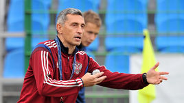 Старший тренер молодежной сборной России Дмитрий ХОМУХА.