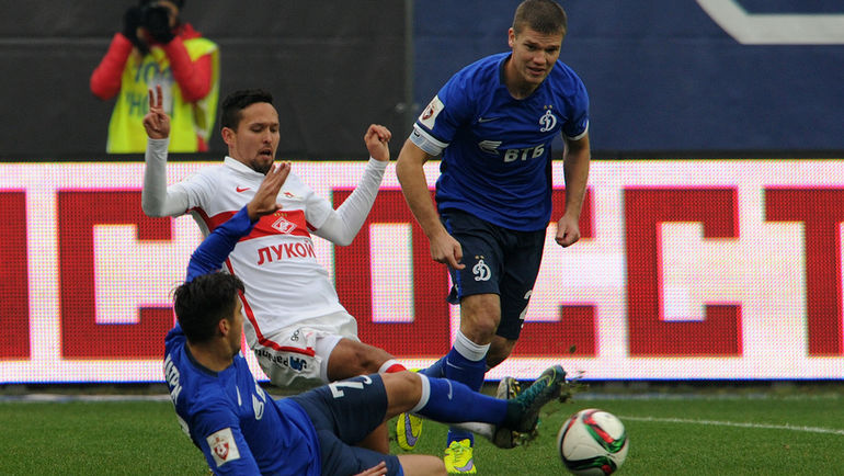 По возвращении из сборной Игорь ДЕНИСОВ (справа) не тренируется с По возвращении из сборной Игорь ДЕНИСОВ (справа) не тренируется с