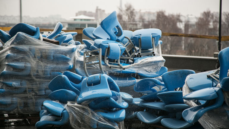 Среда. Санкт-Петербург. Кресла дажидаются своего часа. Фото Кристина КОРОВНИКОВА Среда. Санкт-Петербург. Кресла дажидаются своего часа. Фото Кристина КОРОВНИКОВА